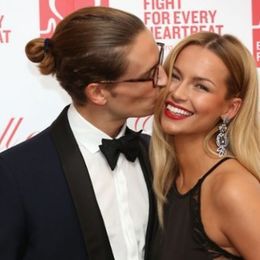 ��������ָ�ϣ����������е���ʿ�����뷢ɫ����