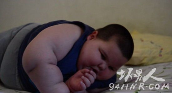 3岁的米塞尔体重达70公斤(网页截图)