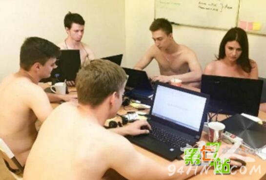 只因为总统一个口误 他们都脱了衣服去上班