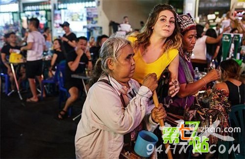 ʵ��̩������ҹ�����Ů������˺���