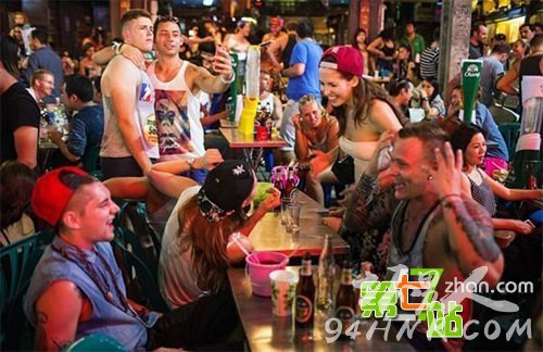 ʵ��̩������ҹ�����Ů������˺���