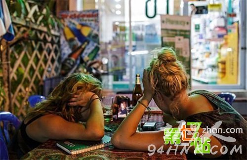 ʵ��̩������ҹ�����Ů������˺���