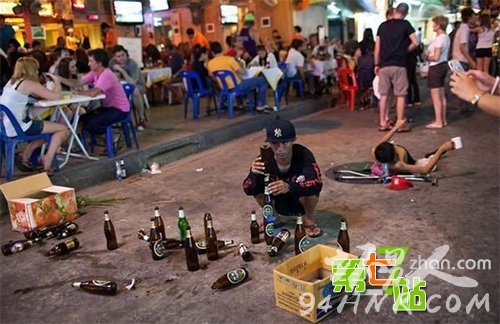 ʵ��̩������ҹ�����Ů������˺���