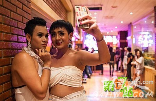 ʵ��̩������ҹ�����Ů������˺���