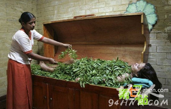 揭印度神秘女体按摩 场面香艳男人把不住