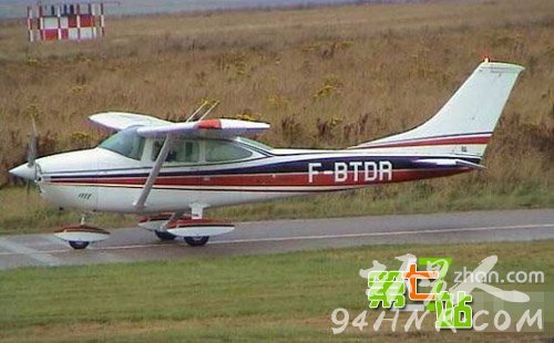 飞机遭遇诡异时空乱流 竟离奇穿越到30年前
