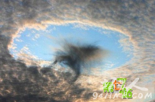 飞机遭遇诡异时空乱流 竟离奇穿越到30年前