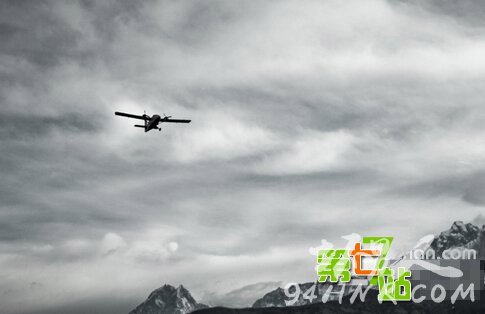 飞机遭遇诡异时空乱流 竟离奇穿越到30年前