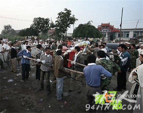 四川惊现灵异棺材棍:竟能预告谁会死