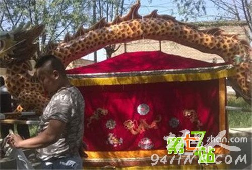 四川惊现灵异棺材棍:竟能预告谁会死