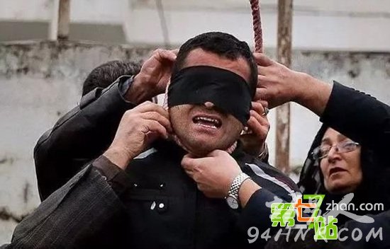 实拍伊朗刑场上惊人一幕 人性这一刻亮了