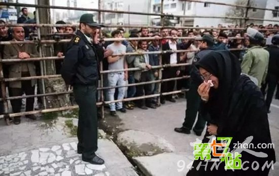 实拍伊朗刑场上惊人一幕 人性这一刻亮了